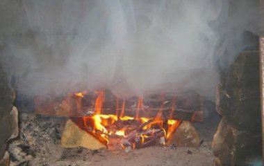 Що робити, якщо піч димить: можливі причини та способи їх усунення