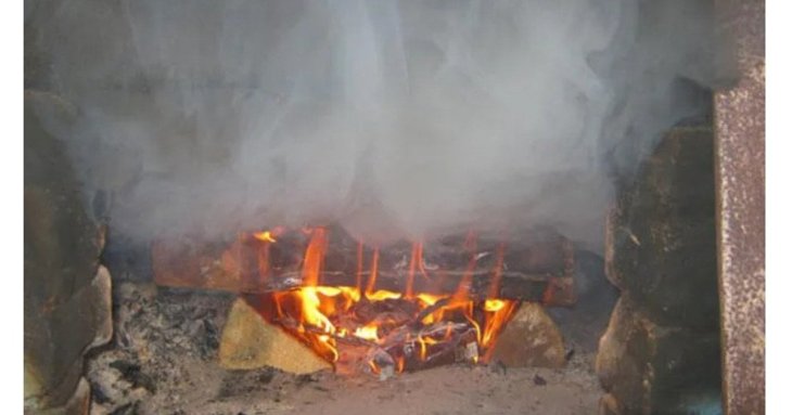 Що робити, якщо піч димить: можливі причини та способи їх усунення