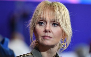 Певица Валерия покорила сеть стильным нарядом