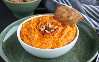 Хумус с морковью и куркумой