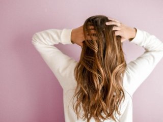 Що їсти для росту волосся: 4 горіхи та насіння, які варто додати до раціону