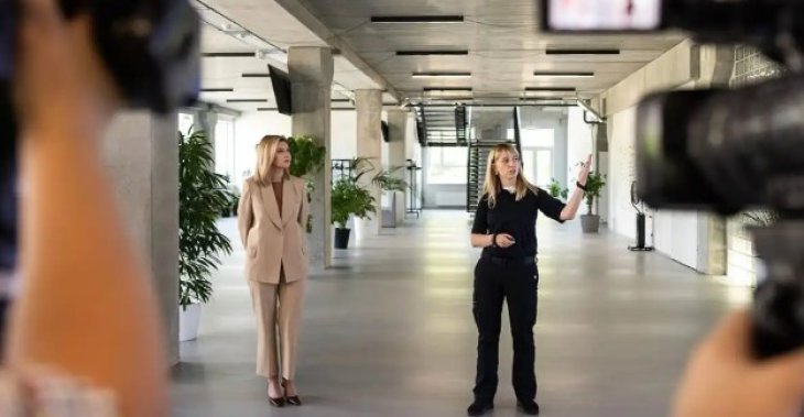 Елена Зеленская очаровала деловым аутфитом в бежевых тонах: фото первой леди