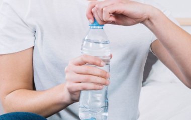 Лікарі назвали кількість води, яку треба пити для здоров’я серця та суглобів