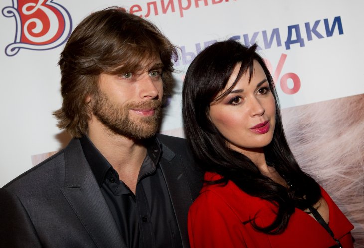 Анастасия Заворотнюк и Петр Чернышев отмечают годовщину венчания