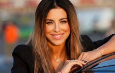 Ани Лорак засветила пикантное декольте