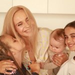 Лілія Ребрик розчулила зустріччю з доньками після тривалої розлуки і похизувалась сюрпризом для них