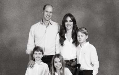 Кейт Миддлтон и принц Уильям представили рождественский портрет с детьми (фото)