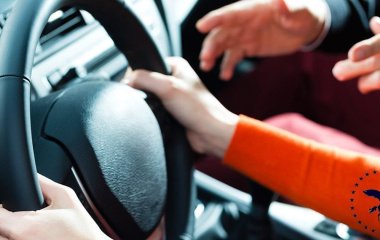 Чого категорично не можна робити початківцям за кермом: поради інструктора
