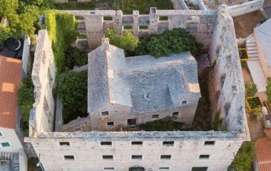 Будинок у будинку: загадкова споруда, яка приховує столітню легенду (фото)