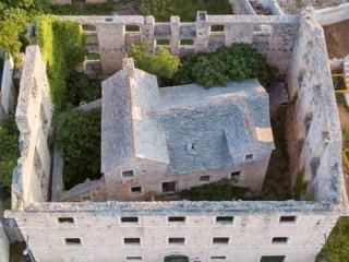 Будинок у будинку: загадкова споруда, яка приховує столітню легенду (фото)