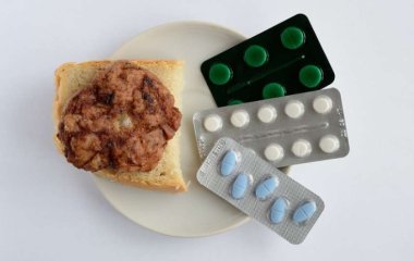 Медики объяснили, какие продукты категорически нельзя совмещать с лекарствами