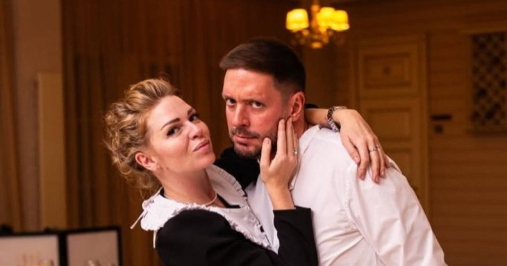 Яна Глущенко разом із чоловіком замилували світлиною з сином-другокласником