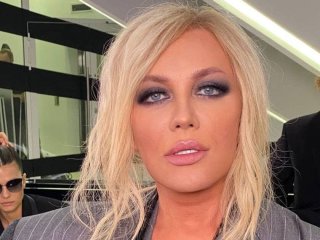 Зазомбована Повалій порозважала окупантів українською піснею й видала нову порцію кремлівської маячні