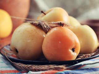 Точно не на столе: Как правильно хранить яблоки, чтобы они долго не портились