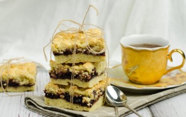 Просто и вкусно: как приготовить тертый пирог к чаю