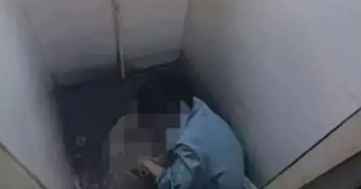 Компанія таємно знімала працівників у туалеті та розміщувала світлини на