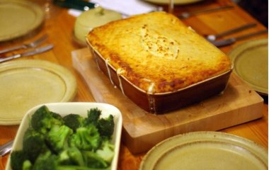 Пирог с рыбными консервами: рецепт нежной и простой выпечки