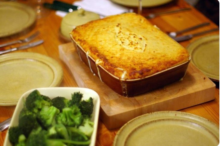 Пирог с рыбными консервами: рецепт нежной и простой выпечки