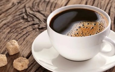 Врач предупредила об опасности употребления кофе и энергетиков при COVID-19