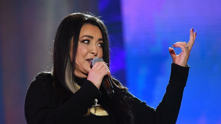 Лолиту Милявскую засняли на отдыхе с таинственным незнакомцем