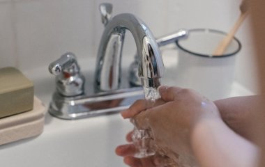 Цей домашній засіб зробить ваші крани як нові за 5 хвилин: більше жодного вапняного нальоту