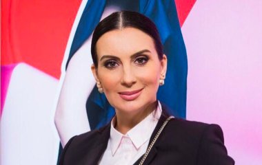 Екатерина Стриженова с мужем погуляла на выпускном у младшей дочери
