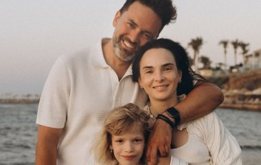 Дружина Мірошниченка похвалилась вагомими досягненнями 10-річної названої доньки на Балі