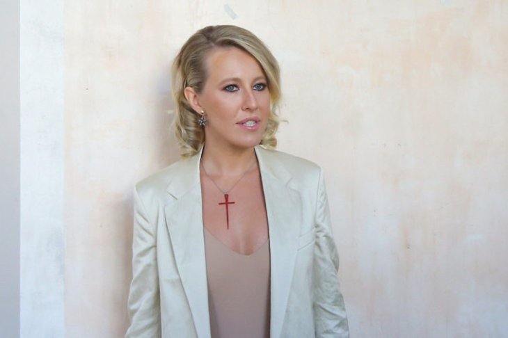 «Это не лук. это сетка для лука»: Ксению Собчак высмеяли за её «голое платье»