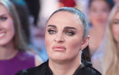 На ярмарке потехи ради: оскорбившую верующих Ваенгу требуют наказать