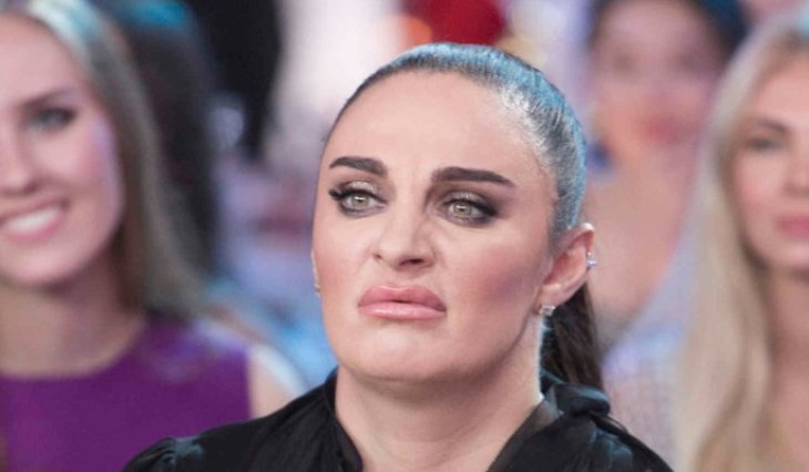 На ярмарке потехи ради: оскорбившую верующих Ваенгу требуют наказать