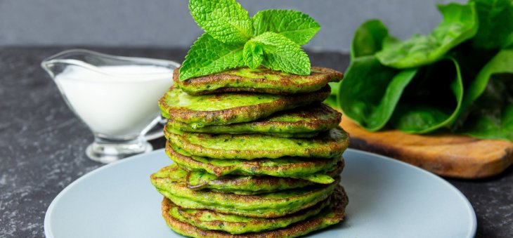 Самый полезный завтрак: рецепт блинов из шпината