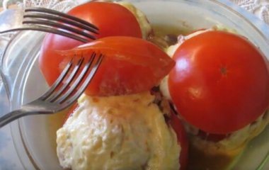 Ваши гости обязательно попросят рецепт: запеченные томаты с сыром и грибами