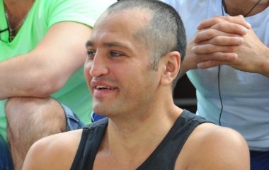 «В старости чердак протечет»: Рустам Солнцев показал «Волочкову» в уличном стриптизе