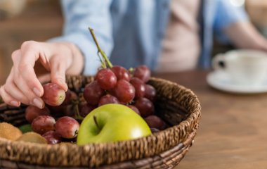 Продукти можуть покращити захист від ковіда: вчені пояснюють, як харчуватись
