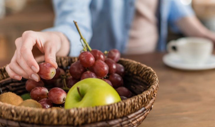 Продукти можуть покращити захист від ковіда: вчені пояснюють, як харчуватись