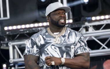 Рэпер 50 Cent во время концерта разбил голову поклонницы