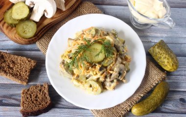 Сытно и вкусно: рецепт салата с печенью и жареными грибами