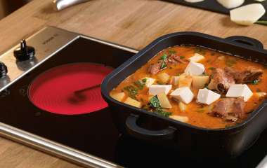 Тажин из говяжьей голяшки с оливками и картофелем