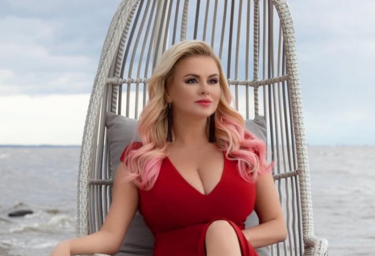 Анна Семенович сильно отравилась на гастролях