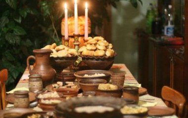 Чому під скатертиною ховають сіно, а за столом залишають вільне місце: традиції на Різдво в Україні