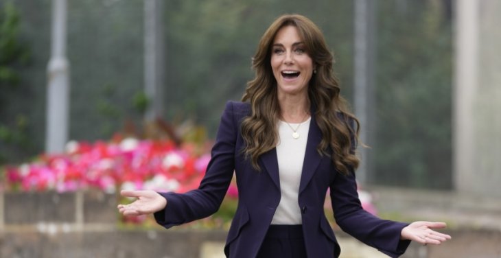 Бриллиантовые серьги и персонализированная подвеска: Кейт Миддлтон посетила тюрьму (фото)