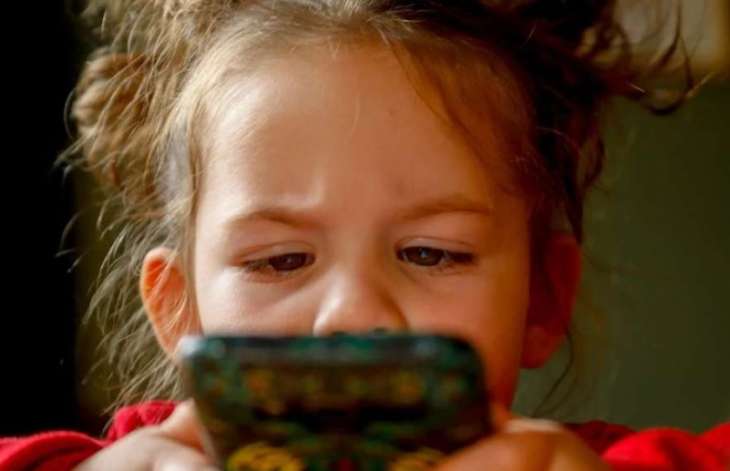 Ученые определили реальную степень воздействия излучения смартфона на мозг детей