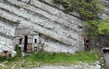 Чоловік ризикнув відчинити загадкові двері, повз які проходив 40 років: що він там знайшов (фото)