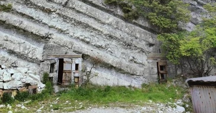 Чоловік ризикнув відчинити загадкові двері, повз які проходив 40 років: що він там знайшов (фото)
