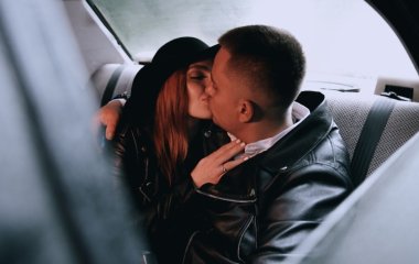 Секс в общественном месте: стоит ли игра свеч?