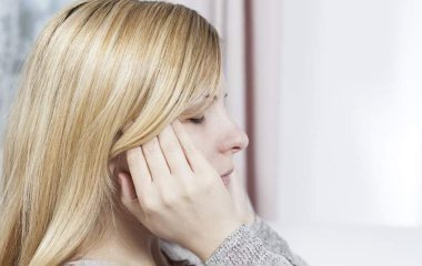 Невролог розповіла про причини мігрені влітку