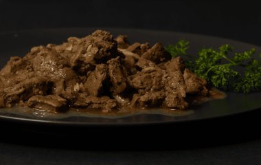 Секрет ніжної та соковитої печінки: просто посипте її перед смаженням ось цим