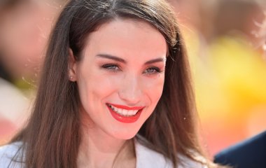 Виктория Дайнеко засветила нижнее белье на музыкальной премии
