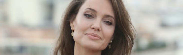 Анджелина Джоли после развода с Брэдом Питтом встречается с двумя мужчинами одновременно