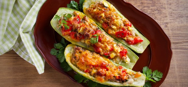 Кабачки, фаршированные сухарями и оливками